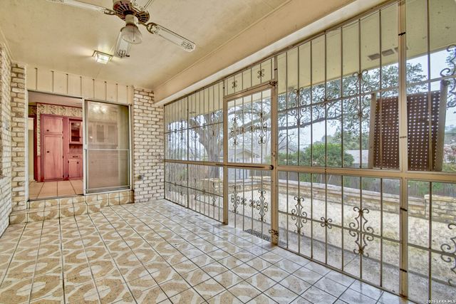 5927 WILDWIND DR, Windcrest, TX 78239