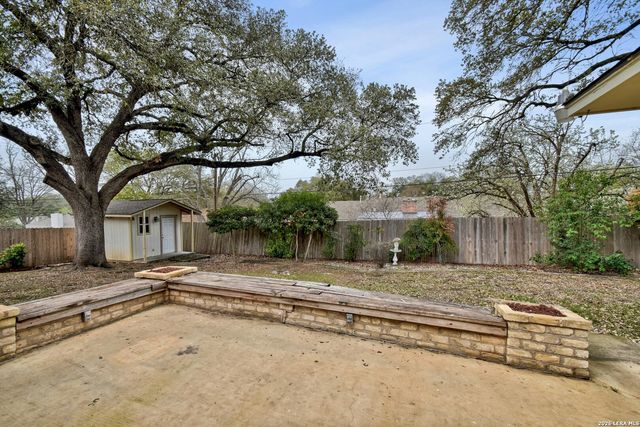 5927 WILDWIND DR, Windcrest, TX 78239