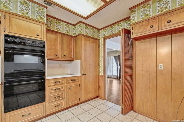 5927 WILDWIND DR, Windcrest, TX 78239