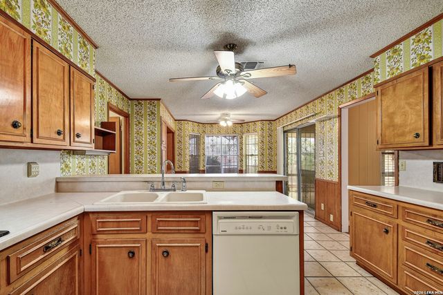 5927 WILDWIND DR, Windcrest, TX 78239