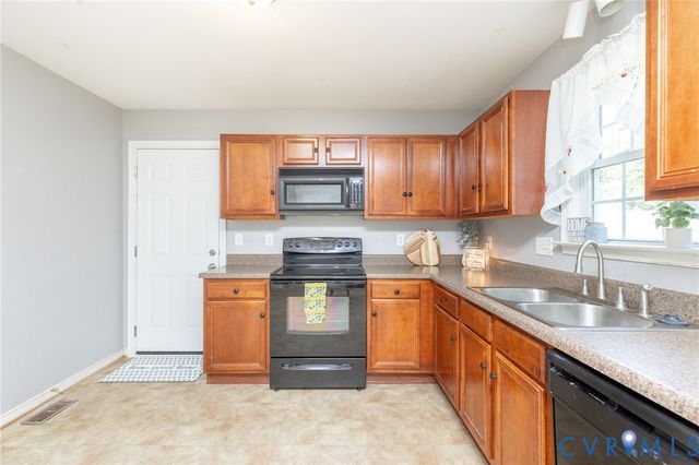 6024 Walking Path Ln, Midlothian, VA 23112