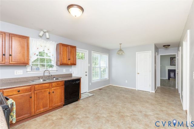 6024 Walking Path Ln, Midlothian, VA 23112