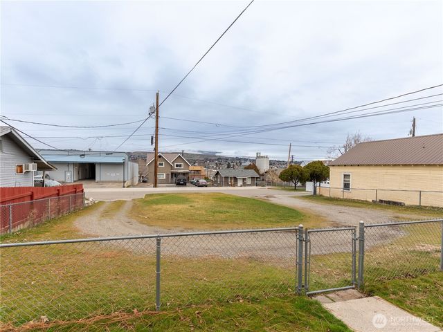 616 S Chelan Avenue, Wenatchee, WA 98801