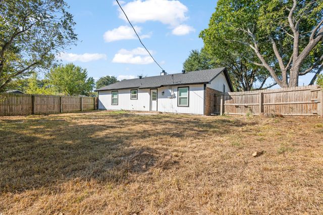 517 Black Oak Lane, Burleson, TX 76028