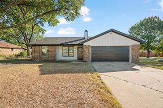 517 Black Oak Lane, Burleson, TX 76028