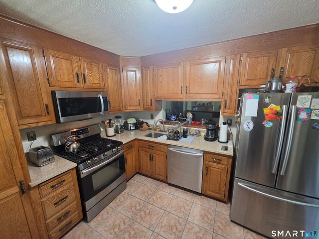 25 Robin Brook Drive 25, Newington, CT 06111