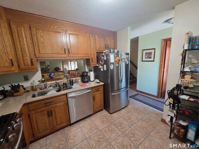 25 Robin Brook Drive 25, Newington, CT 06111