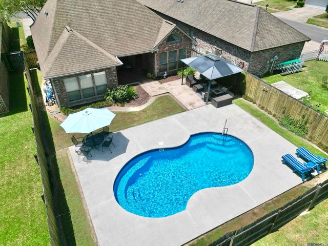 30786 La Madeline Ct, Denham Springs, LA 70726
