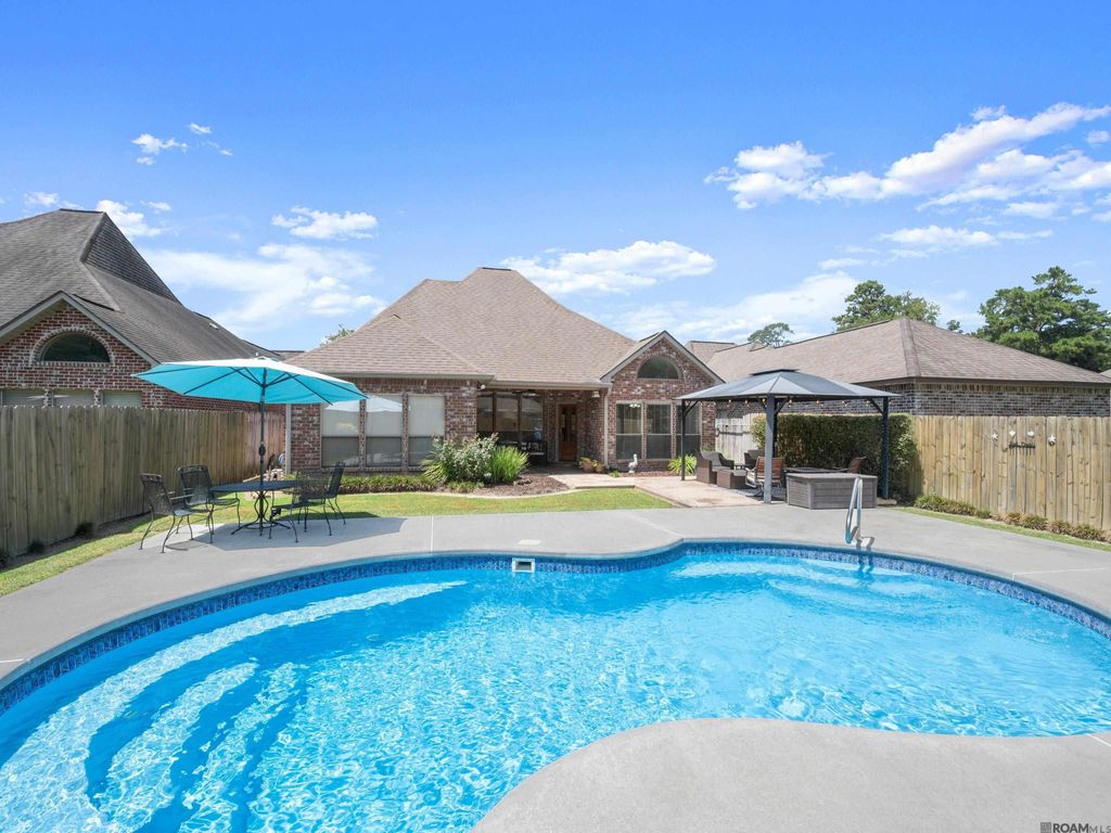30786 La Madeline Ct, Denham Springs, LA 70726
