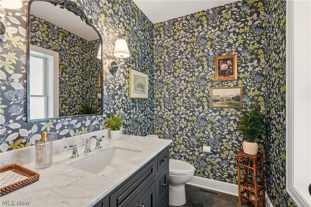 81 Hall Street, Chagrin Falls, OH 44022