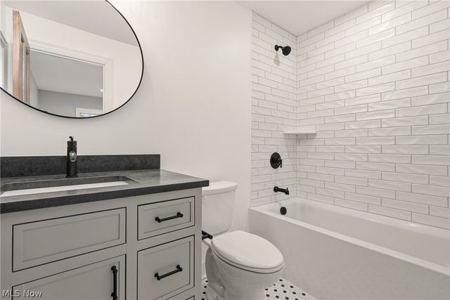 81 Hall Street, Chagrin Falls, OH 44022