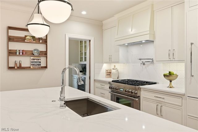 81 Hall Street, Chagrin Falls, OH 44022