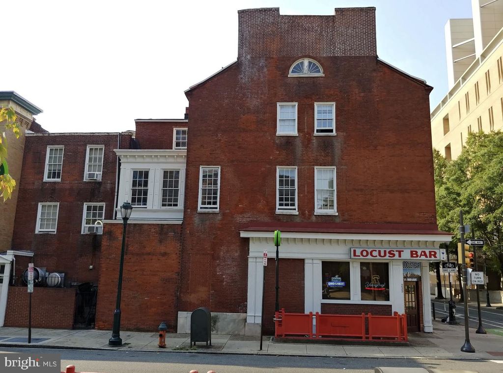 235 S 10TH ST, Philadelphia, PA 19107