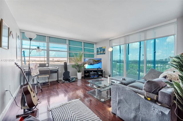 18011 Biscayne Blvd 705, Aventura, FL 33160