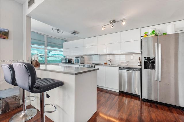 18011 Biscayne Blvd 705, Aventura, FL 33160