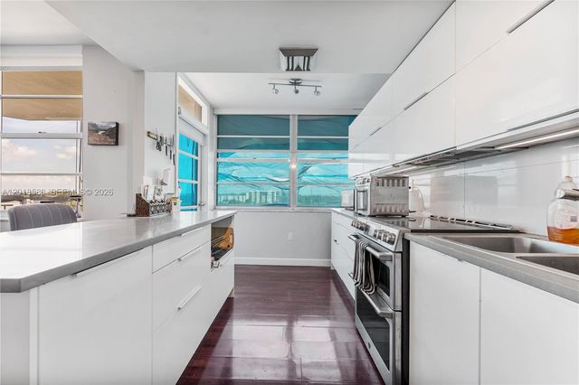 18011 Biscayne Blvd 705, Aventura, FL 33160