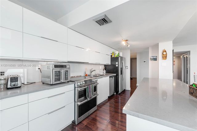 18011 Biscayne Blvd 705, Aventura, FL 33160
