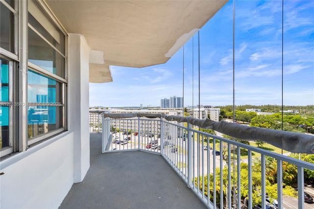 18011 Biscayne Blvd 705, Aventura, FL 33160