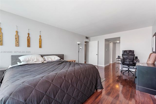 18011 Biscayne Blvd 705, Aventura, FL 33160