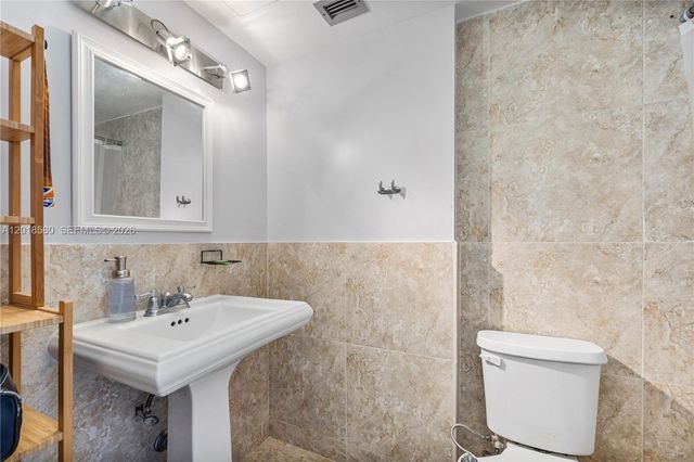 18011 Biscayne Blvd 705, Aventura, FL 33160