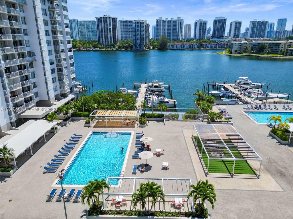 18011 Biscayne Blvd 705, Aventura, FL 33160