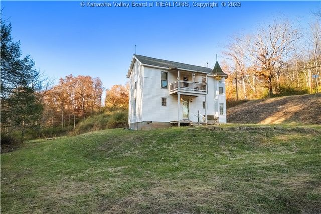 12555 McLane Pike, Liberty, WV 25124