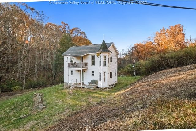 12555 McLane Pike, Liberty, WV 25124
