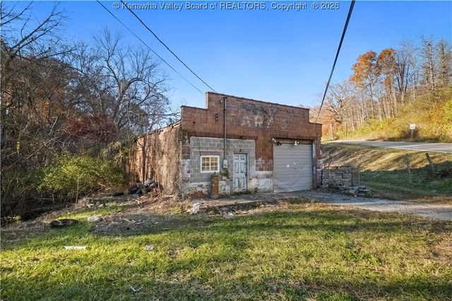 12555 McLane Pike, Liberty, WV 25124