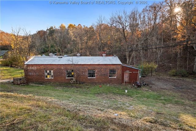 12555 McLane Pike, Liberty, WV 25124