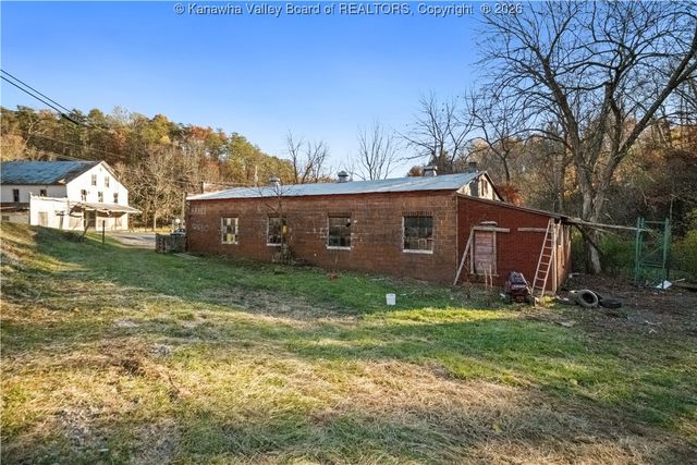 12555 McLane Pike, Liberty, WV 25124