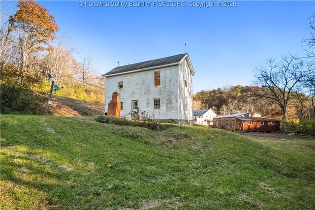 12555 McLane Pike, Liberty, WV 25124