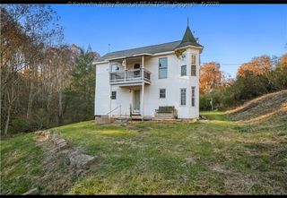 12555 McLane Pike, Liberty, WV 25124