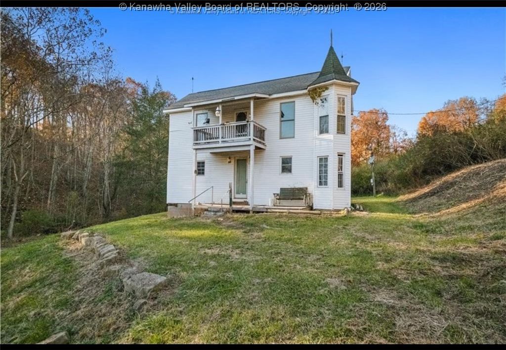 12555 McLane Pike, Liberty, WV 25124