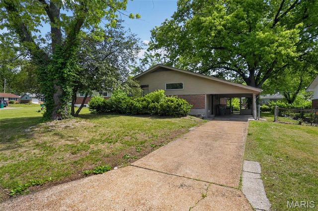 9946 Lanier Drive, St Louis, MO 63136