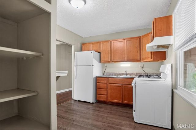 9946 Lanier Drive, St Louis, MO 63136