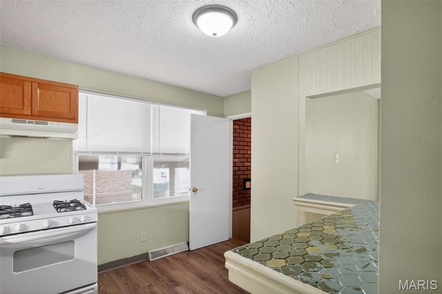 9946 Lanier Drive, St Louis, MO 63136