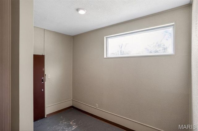 9946 Lanier Drive, St Louis, MO 63136