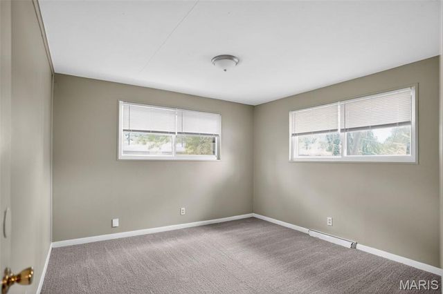 9946 Lanier Drive, St Louis, MO 63136