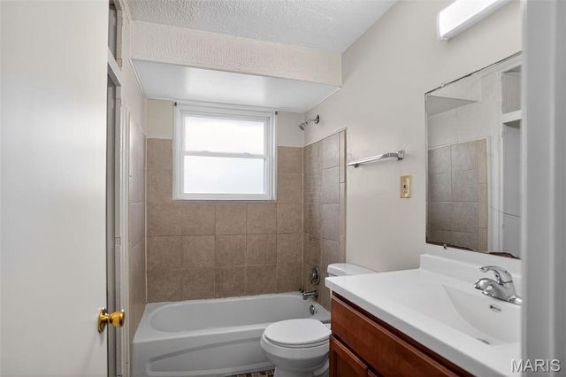 9946 Lanier Drive, St Louis, MO 63136