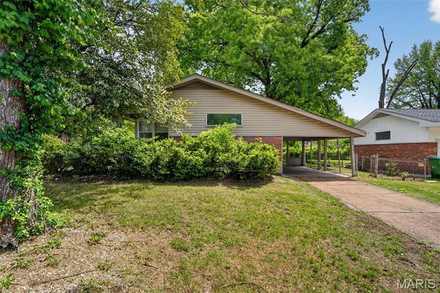 9946 Lanier Drive, St Louis, MO 63136