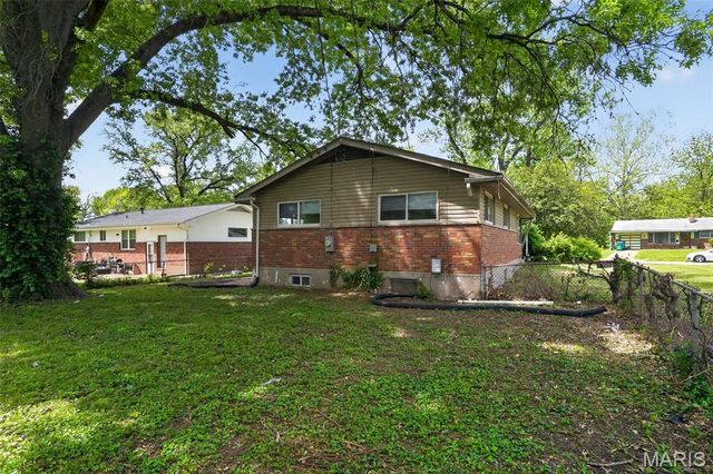 9946 Lanier Drive, St Louis, MO 63136