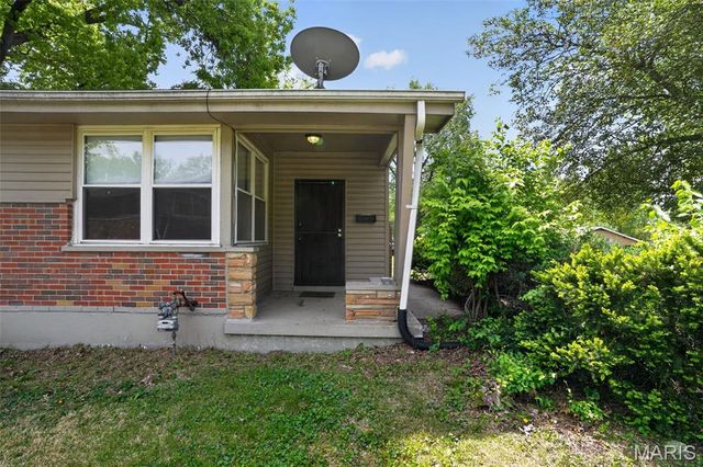 9946 Lanier Drive, St Louis, MO 63136