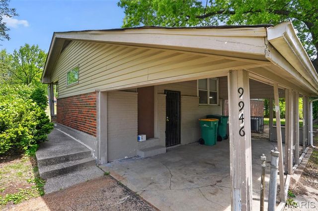 9946 Lanier Drive, St Louis, MO 63136
