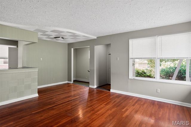 9946 Lanier Drive, St Louis, MO 63136