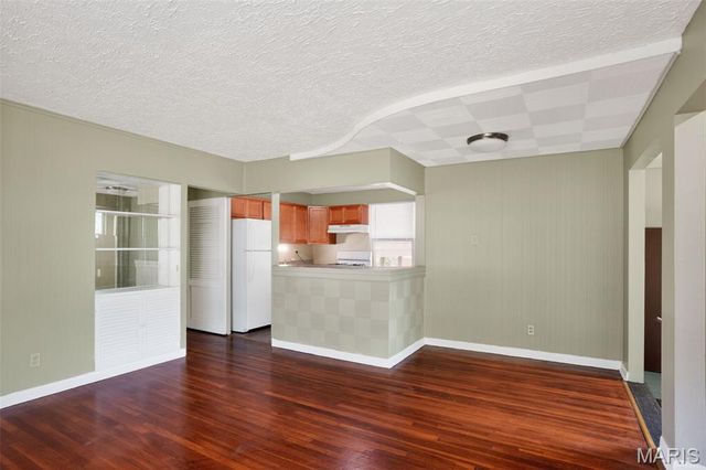 9946 Lanier Drive, St Louis, MO 63136