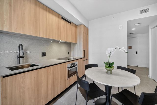 121 NE 5th St 710, Miami, FL 33132