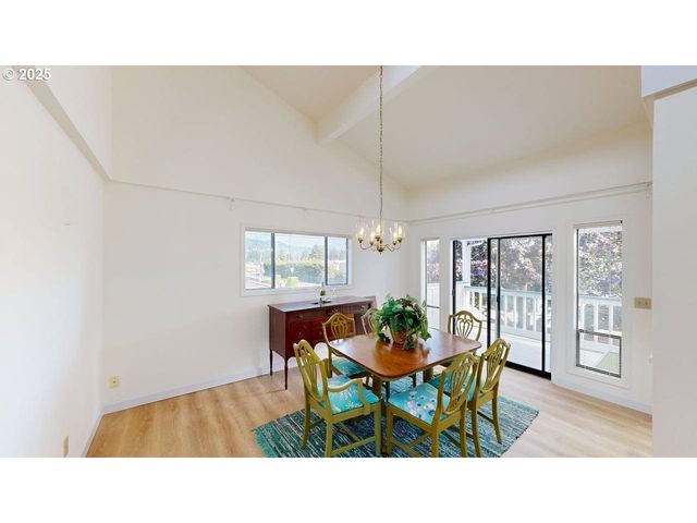 801 BROOKHAVEN Dr, Brookings, OR 97415