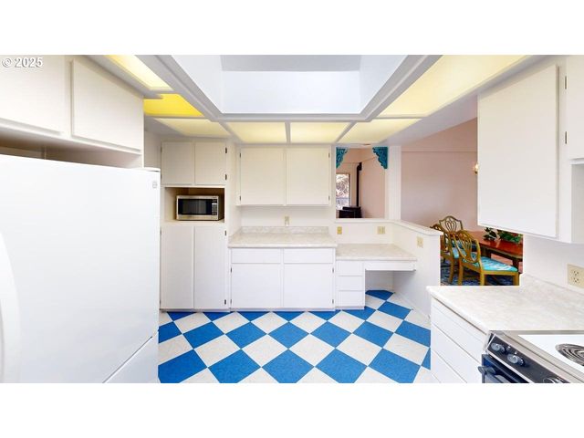 801 BROOKHAVEN Dr, Brookings, OR 97415