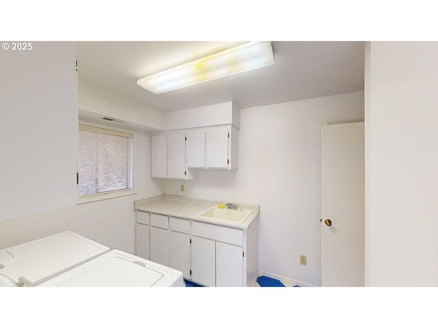 801 BROOKHAVEN Dr, Brookings, OR 97415