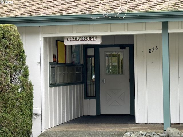 801 BROOKHAVEN Dr, Brookings, OR 97415